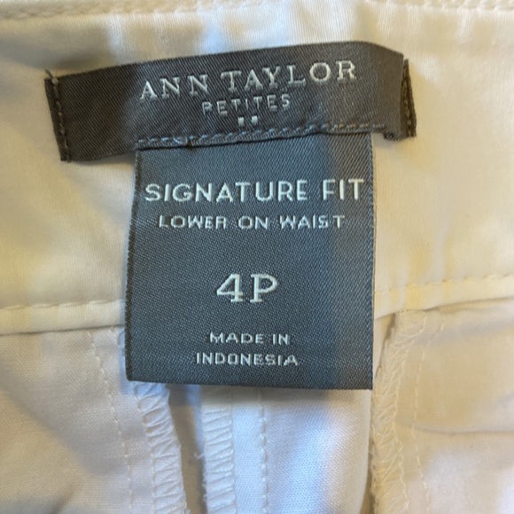 Ann Taylor Signature Fit white Bermuda shorts 4P - Picture 3 of 3
